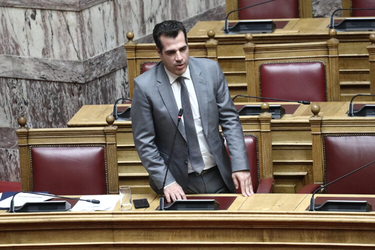 Πλεύρης: Το πρωί κυνηγός κεφαλών, το βράδυ υπερασπιστής