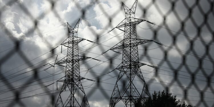 Οι βιομήχανοι διαμαρτύρονται για το ακριβό ρεύμα και ζητούν μέτρα από την Κυβέρνηση