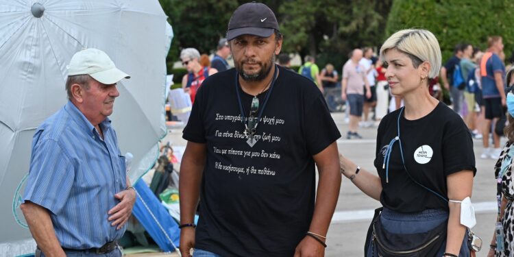 Δέκα κιλά έχει χάσει ο Πάνος Ρούτσι από την απεργία πείνας – Την Κυριακή νέα συγκέντρωση στο Σύνταγμα