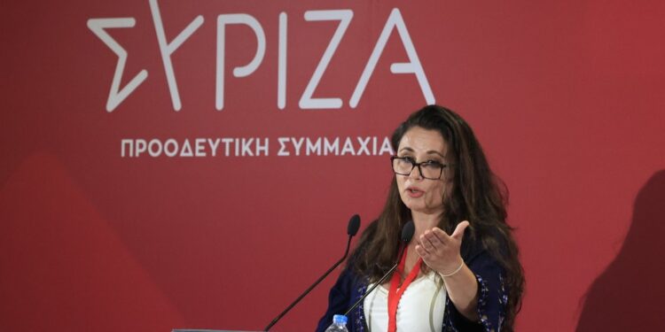 Σαπουνά: «Το μνημείο του Άγνωστου Στρατιώτη ανήκει στον λαό, όχι στην κυβέρνηση»