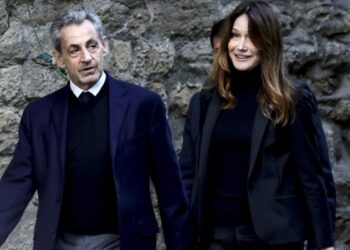 «Νιώθω βαθιά θλίψη για τη Γαλλία»: Έφτασε στη φυλακή Λα Σαντέ ο Νικολά Σαρκοζί