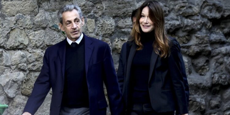 «Νιώθω βαθιά θλίψη για τη Γαλλία»: Έφτασε στη φυλακή Λα Σαντέ ο Νικολά Σαρκοζί