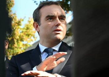 Γαλλία: «Το νέο υπουργικό να μην είναι όμηρος κομματικών συμφερόντων», λέει ο επαναδιορισθείς πρωθυπουργός Λεκορνί