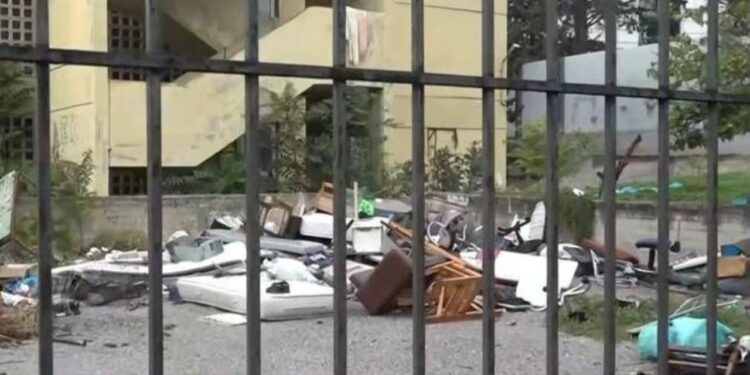 «Χωματερή» δίπλα στο Υπουργείο Παιδείας