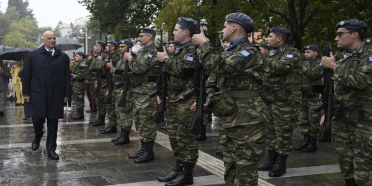 Ένοπλες Δυνάμεις: Όλα όσα αλλάζουν στους μισθούς των ένστολων