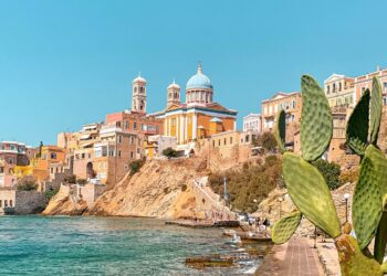 Οι Ιταλοί επιλέγουν τη Σύρο για τις φθινοπωρινές διακοπές