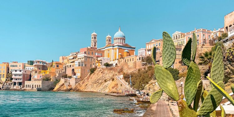 Οι Ιταλοί επιλέγουν τη Σύρο για τις φθινοπωρινές διακοπές