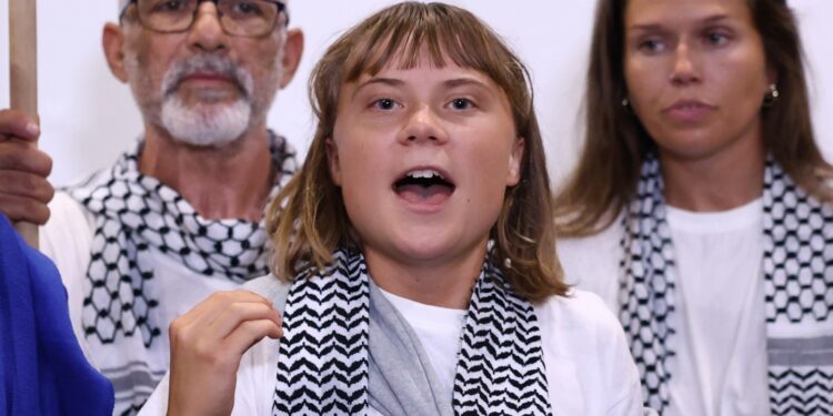 Χυδαιότητες Τραμπ κατά της Γκρέτα Τούνμπεργκ: «Πρέπει να δει γιατρό – Είναι τρελή»