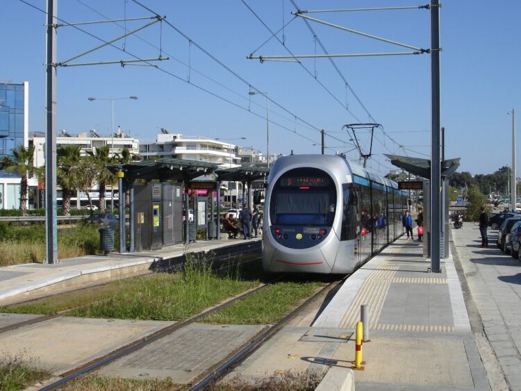 Αττική: Με την… 1η σταγόνα της βροχής πλημμύρισαν 4 στάσεις του τραμ!