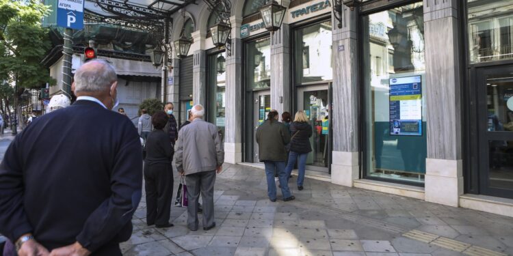 Τράπεζες: Κολυμπούν στα κέρδη και την αδιαφορία