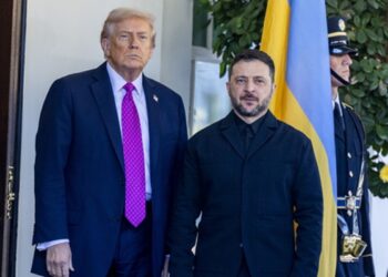 «Πόρτα» Τραμπ σε Ζελένσκι για τους Τομαχοκ – Διαφωνία των δύο για το αν ο Πούτιν θέλει ή όχι να τελειώσει ο πόλεμος