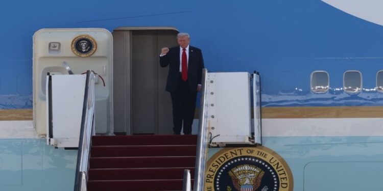 Έφτασε στο Ισραήλ ο Ντόναλντ Τραμπ
