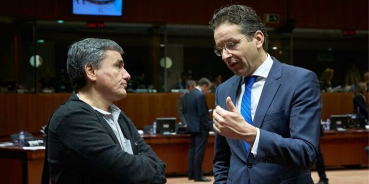 Τι απαντά ο Τσακαλώτος για τη διαπραγμάτευση με τους δανειστές το καλοκαίρι του 15