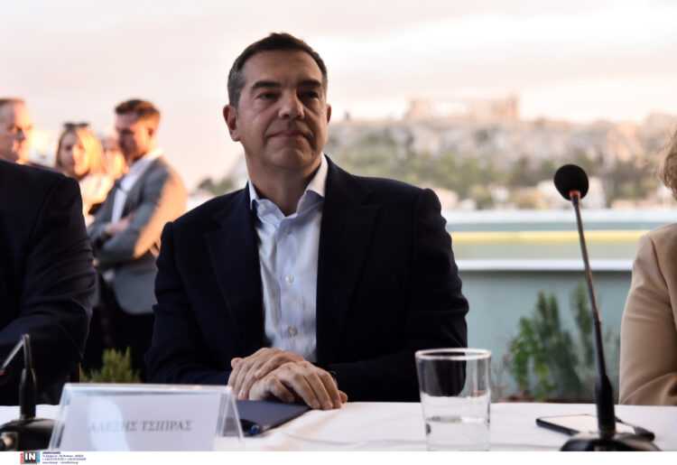 Πριν εκδοθεί σπάει ταμεία το βιβλίο Τσίπρα 