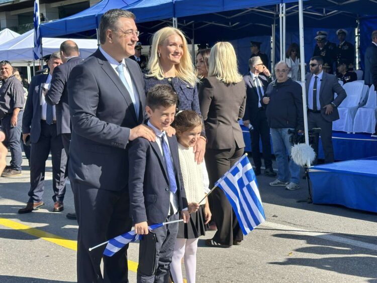 Ο Τζιτζικώστας σε οικογενειακή παράταξη και ο δημοφιλής Μητροπολίτης