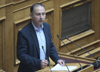 Άρση ασυλίας βουλευτή του ΚΚΕ – Τον κατηγορούν ότι έκλεψε ασπίδα ΜΑΤατζή σε αγροτικές κινητοποιήσεις