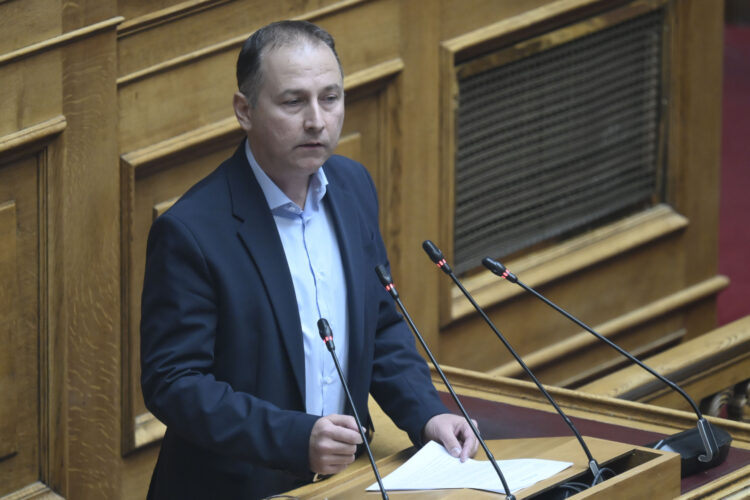 Άρση ασυλίας βουλευτή του ΚΚΕ – Τον κατηγορούν ότι έκλεψε ασπίδα ΜΑΤατζή σε αγροτικές κινητοποιήσεις