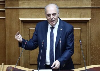 Χυδαία υπονοούμενα Βελόπουλου για Καιρίδη από το βήμα της Βουλής