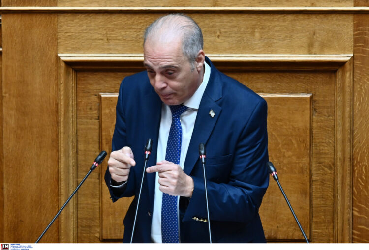 Κόντρα Βελόπουλου – Γεωργιάδη: Ελικόπτερα, δελφίνοι και αγκαλιές στον πολιτικό βυθό