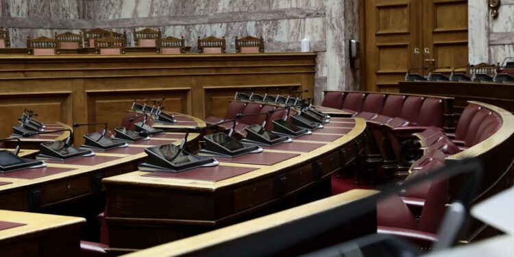 Πρόβα «13ωρου» και για τους υπαλλήλους του καφενείου της Βουλής