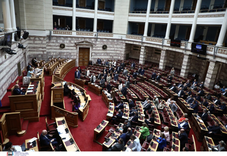 Κυβερνητικές πηγές κατά ΠΑΣΟΚ για τον Αγνωστο Στρατιώτη