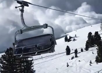 Τρομακτική χιονοστιβάδα καταπίνει ορειβάτη στη Σλοβενία