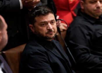 Ο Ζελένσκι θα πάει στη Βουδαπέστη αν τον καλέσουν Τραμπ-Πούτιν για να συζητήσουν