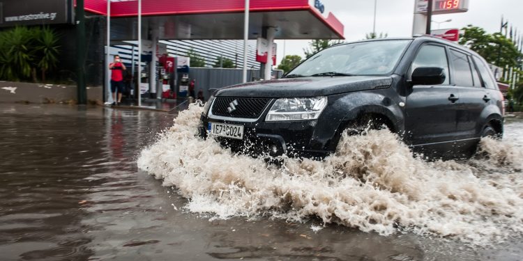 Σαρώνει την Ήπειρο η κακοκαιρία – Κλειστή η Εθνική Οδός Ηγουμενίτσας-Πλαταριάς