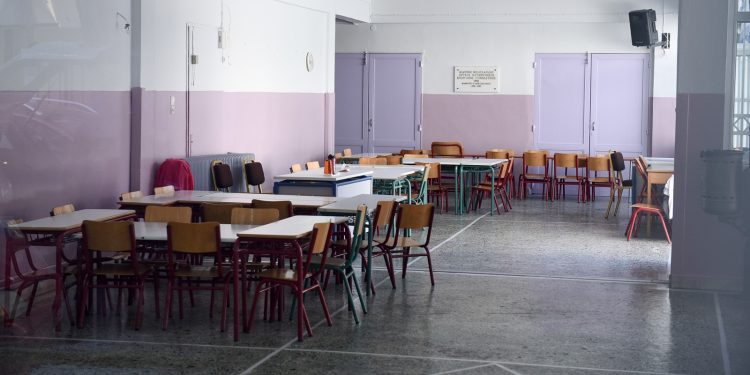 Σοκ στο Λουτράκι: Δασκάλα καταγγέλλει 6χρονο μαθητή για ακατάλληλη πράξη