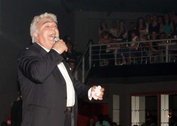 Ο Πασχάλης Τερζής συγκινεί ξανά με την υπέροχη φωνή του (βίντεο)