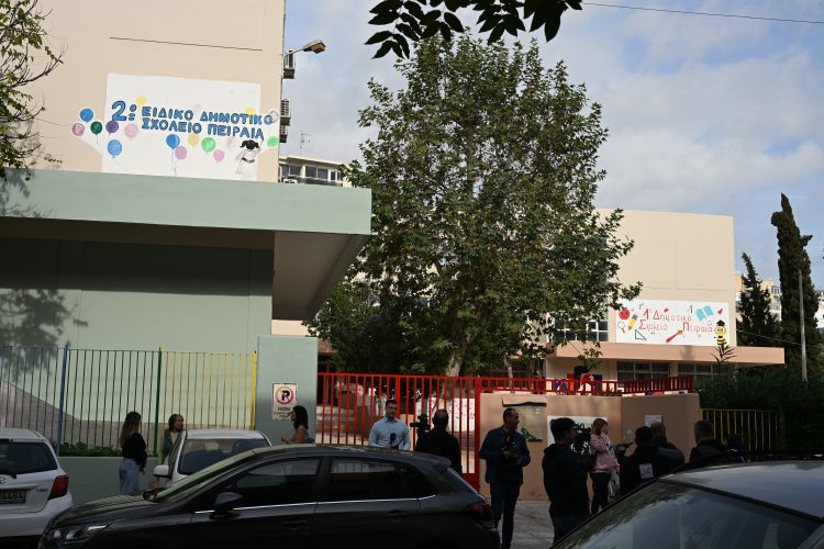 Τραγωδία στον Πειραιά: 13χρονη πνίγηκε με το φαγητό της στο σχολείο