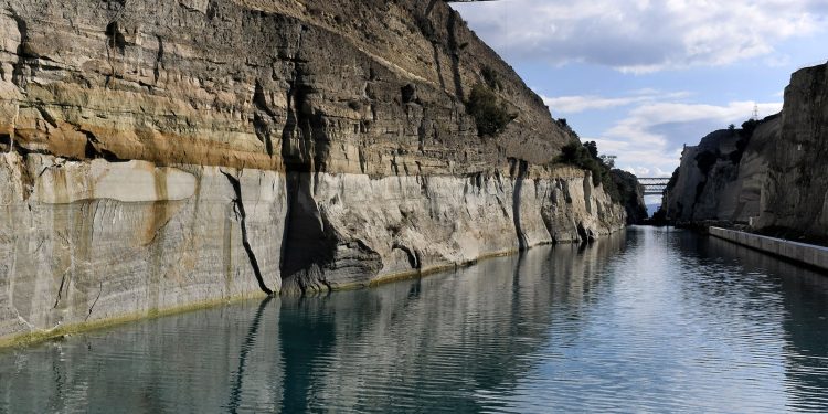 Θρίλερ στην Κόρινθο – Εντοπίστηκε νεκρός άνδρας στον Ισθμό