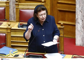 Ο ΣΥΡΙΖΑ καταγγέλλει τα «πισωγυρίσματα» της Μενδώνη