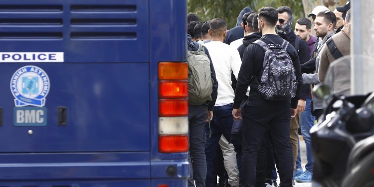 Τηλεφωνικές απάτες: Στη φυλακή ακόμα 9 κατηγορούμενοι – Στους 14 οι προφυλακισθέντες