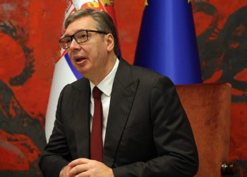 Σερβία: Ο Βούτσιτς αρνείται τη συμμετοχή σε εγκλήματα πολέμου στο Σαράγεβο