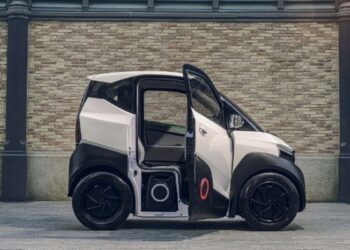 Βρετανία: Η κυβέρνηση μελετά «χιλιομετρικό φόρο» για τα ηλεκτρικά αυτοκίνητα