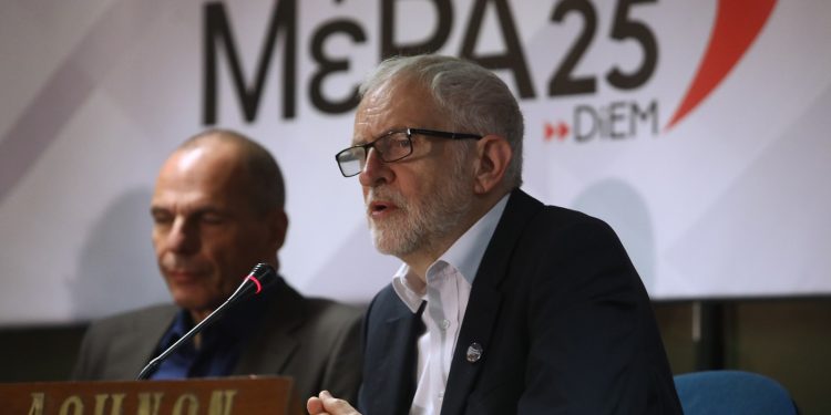 Κόρμπιν, Βαρουφάκης και 60 Ευρωπαίοι πολιτικοί προειδοποιούν για επερχόμενη εισβολή ΗΠΑ στη Βενεζουέλα