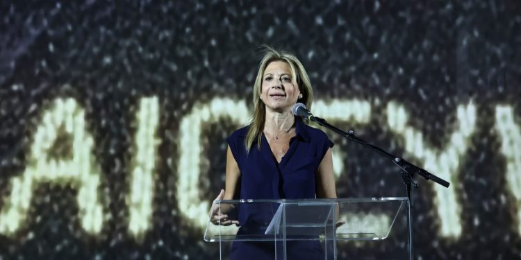 Μετ’ εμποδίων η Καρυστιανού την Κυριακή στην Πάρο