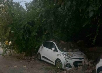 «Βούλιαξε» η Κέρκυρα από τις νεροποντές – Καταπλακώθηκαν αυτοκίνητα