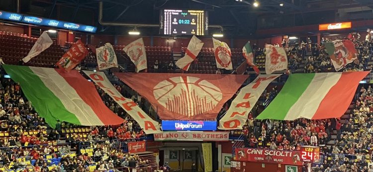 Διαμαρτυρία των οπαδών της Αρμάνι Μιλάνο κατά του Ισραήλ με τη Χάποελ