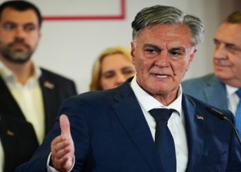 «Ο σερβικός λαός θριάμβευσε»: Ο Σίνισα Κάραν νικητής των προεδρικών εκλογών της Βοσνίας