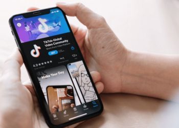 Επικίνδυνα TikTok challenges: Πόσο κινδυνεύουν τα παιδιά μας;