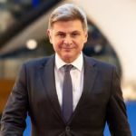 Νικόλας Φαραντούρης