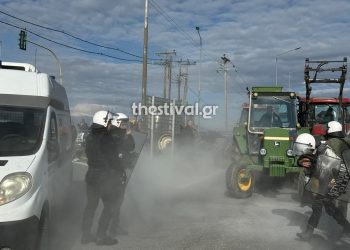 Μπλόκα: Επεισόδια στον Πλατύκαμπο μεταξύ αγροτών και αστυνομικών
