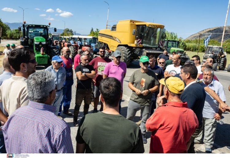 Οι αγρότες αποφασίζουν «έξοδο» στα μπλόκα: Πανθεσσαλική σύσκεψη την Τρίτη