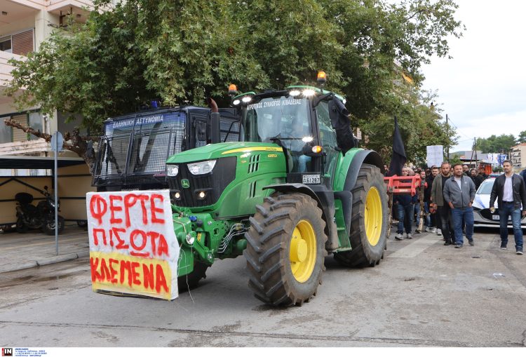 «Ο πρωτογενής τομέας καταρρέει»: Αγρότες και κτηνοτρόφοι διαδηλώνουν σήμερα στην Αθήνα – Τα αιτήματά τους