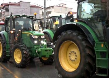 Στους δρόμους αγρότες και κτηνοτρόφοι: Αποφάσισαν μπλόκο στον αυτοκινητόδρομο Ε-65 την Κυριακή