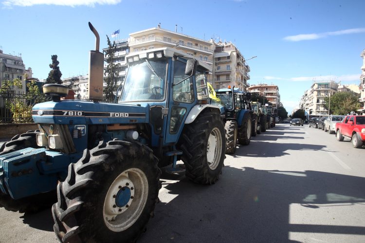 Τα τρακτέρ βγαίνουν στους δρόμους και στα Χανιά
