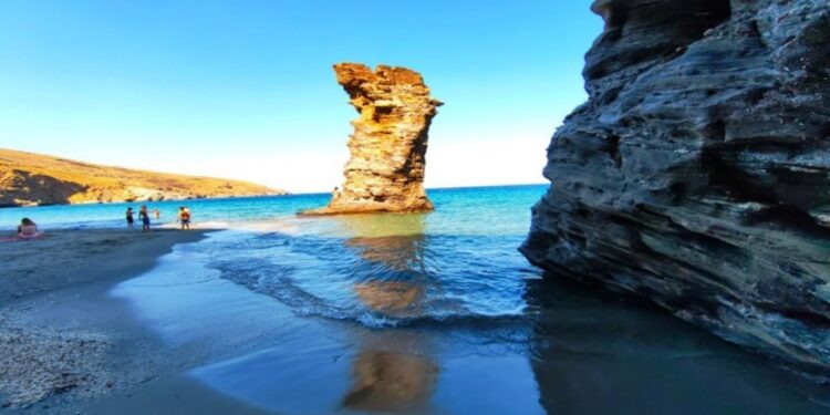 Η Άνδρος κορυφαίος περιπατητικός προορισμός της Ελλάδας για το 2025