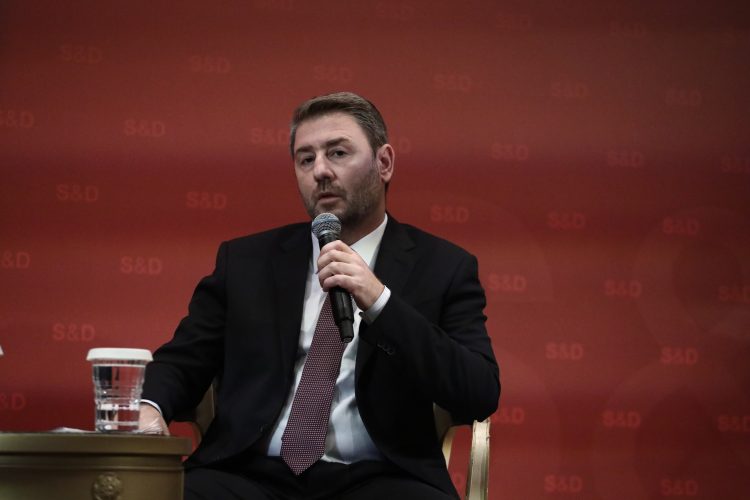 Νίκος Ανδρουλάκης: Θέλει άνοιγμα στην κεντροαριστερά ως ανάχωμα στον Τσίπρα